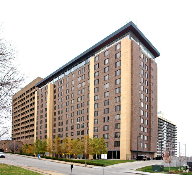 Building Photo - The Metropolitan Condos