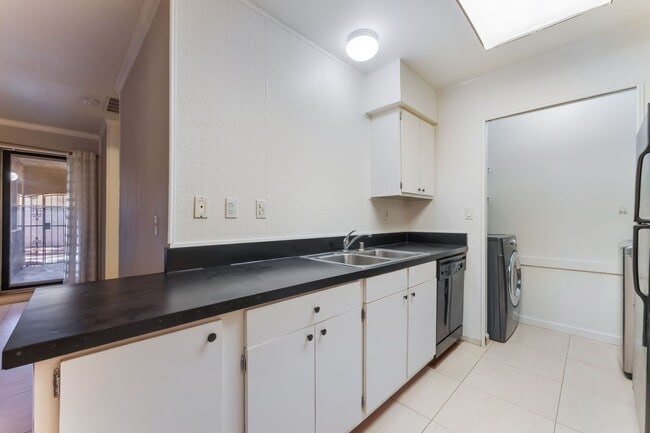 Foto del edificio - Two-bedroom, one bath single story townhou...
