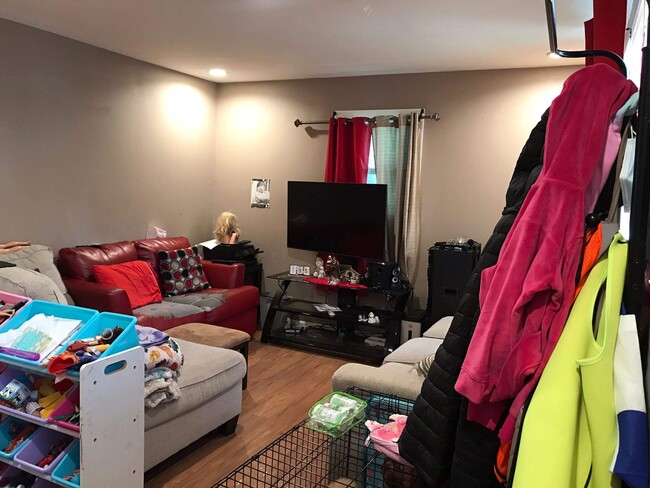 living room - 920 Ridgeway St