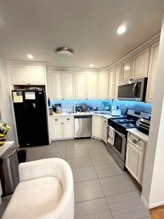 Foto del edificio - 1369 E 72nd St