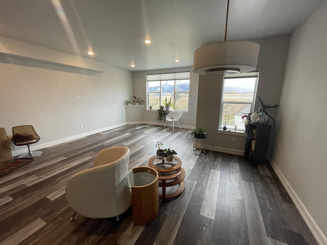 Foto principal - 6729 Blackwood Rd