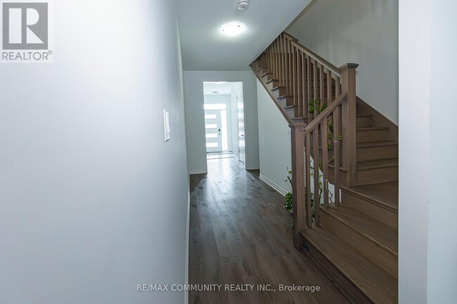 Building Photo - 3094 Sideline 16