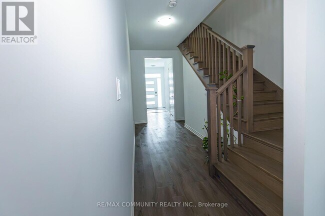 Photo du bâtiment - 3094 Sideline 16