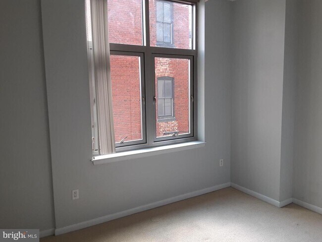 Building Photo - 811 4th St NW