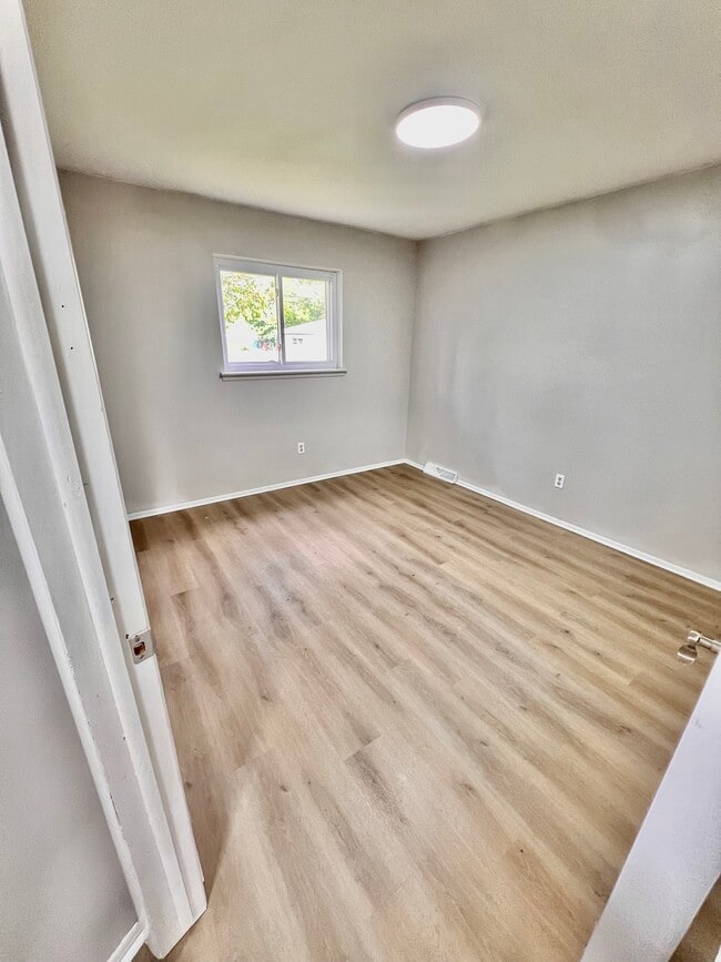 Building Photo - 6006 Whitefield St