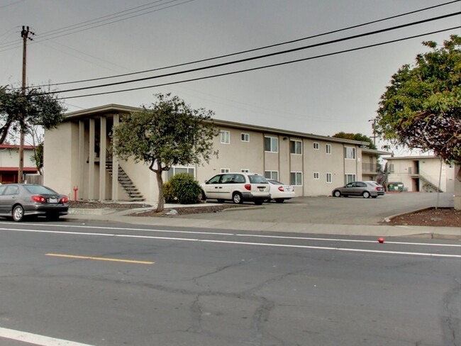 Building Photo - One Bedroom Apartment in Hayward Available...