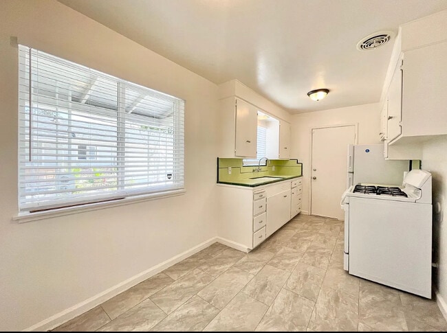 Building Photo - 6380 14th Ave