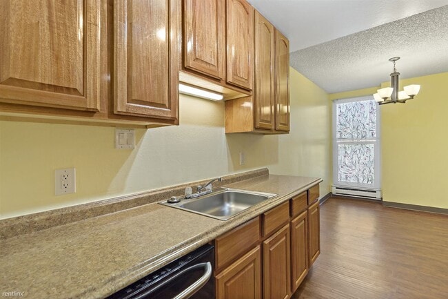 Building Photo - 435 Gateway Dr
