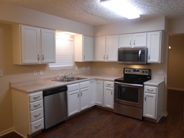 Foto del edificio - 6450 Stretton Pl