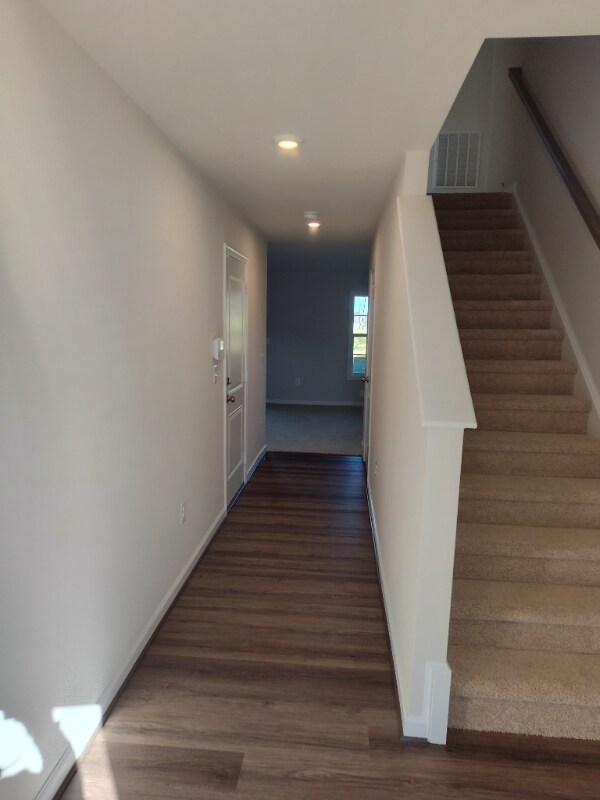 Foto del edificio - 409 Willowshire Ct