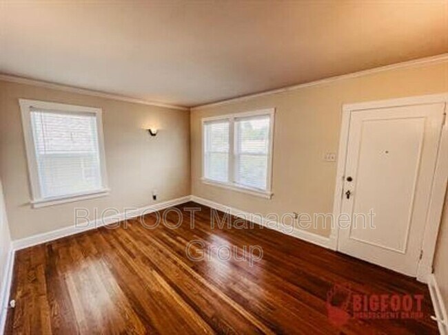 Building Photo - 933-937 12th Ave. Triplex