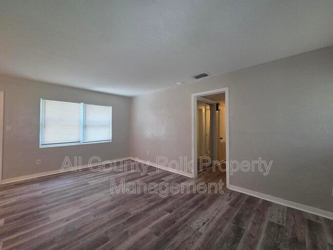 Building Photo - 827 Demington St