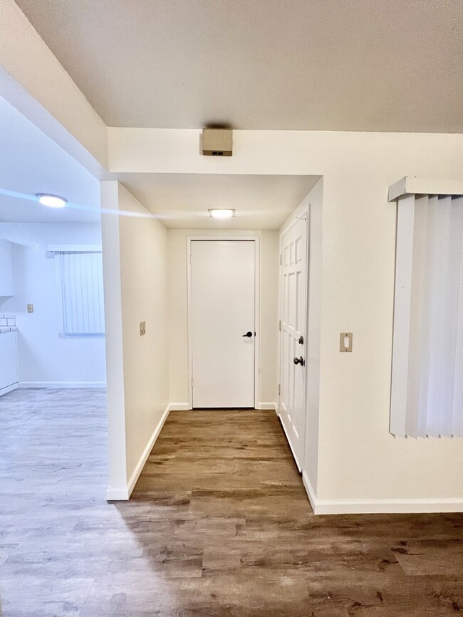 Building Photo - Stunning newly remodeled 2-bedroom 1-bathr...