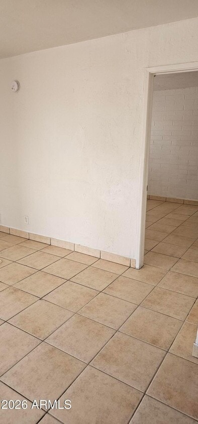 Building Photo - 581 S California St