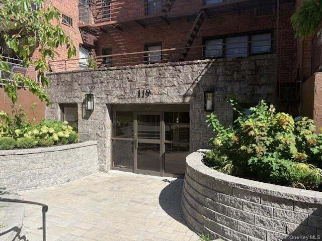Building Photo - 119 S Highland Ave