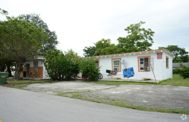 Building Photo - 706 SW 5th St