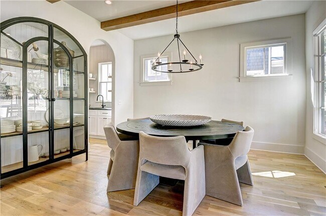 Foto del edificio - 1268 Hayes Dr SE