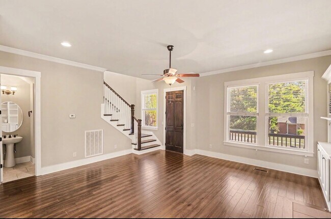 Foto del edificio - 1613a Glen Echo Rd