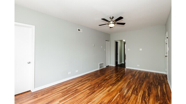 Foto del edificio - 4502 W Fullerton Ave
