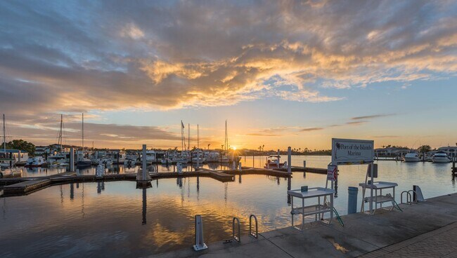 Foto del edificio - ***BOAT NATURE OR WATER ENTHUSIASTS? *** OFFERED PARTIALLY FURNISHED OR COMPLETELY UNFURNISHED **...