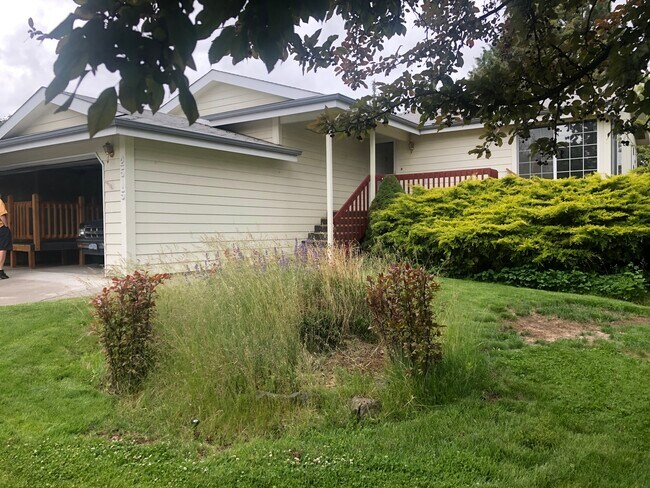 Frente de la casa - 2515 NE Lavender Way