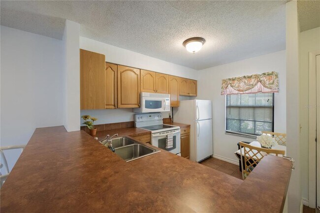 Foto del edificio - 13721 Mission Oaks Blvd