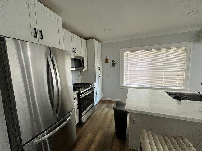 Foto del edificio - 851 W 40th Pl