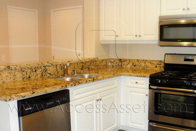 Building Photo - Beautiful Three Bedroom, Curb Appeal Home!