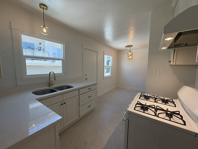 Foto del edificio - 621 W 23rd St