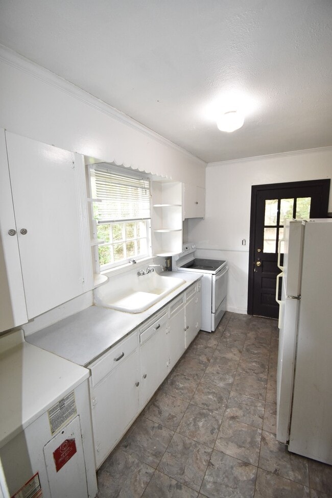 Building Photo - Coming Soon: 2 Bedroom and 1 Bath Home In ...
