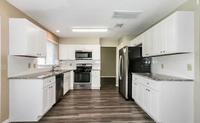 Foto del edificio - 16126 Majestic Glen Ln