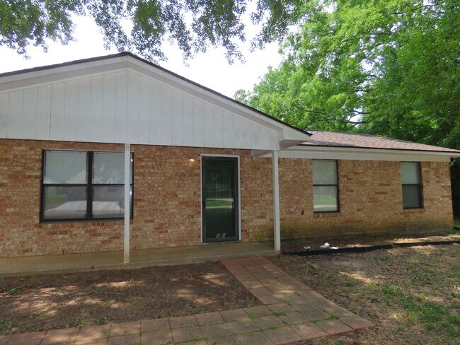 Building Photo - Bullard ISD! Lovely 3 Bedroom, 1-1/2 Bath ...