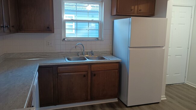 Foto del edificio - 865 Beech Ct