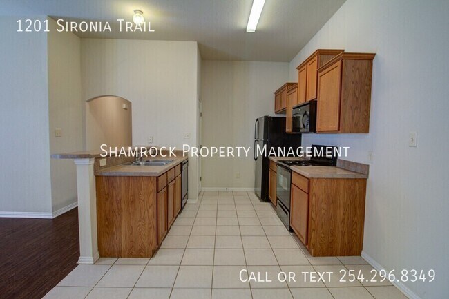Building Photo - Great Location along Highway 84