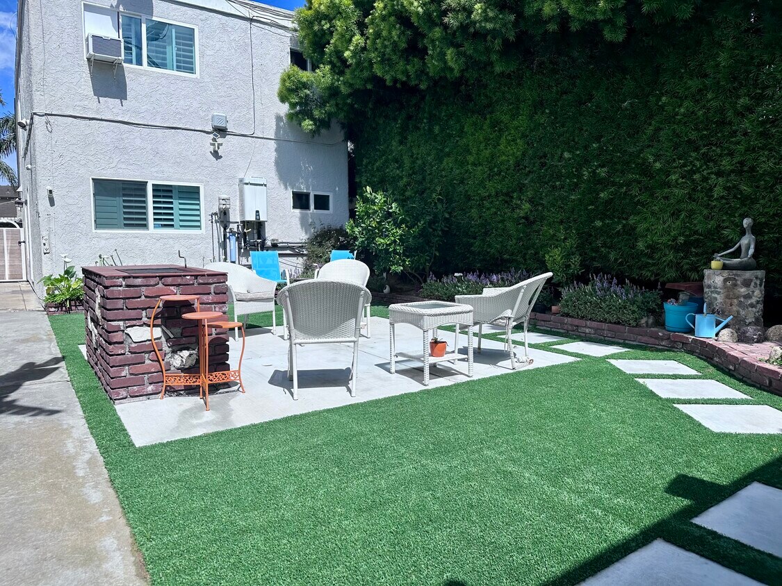 Building Photo - 624 19th St