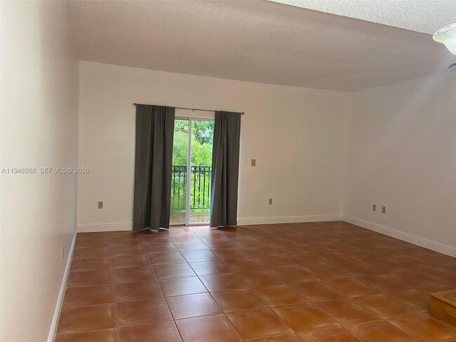 Foto del edificio - 10030 Hammocks Blvd