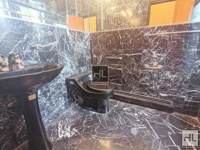 Building Photo - 423 Lincoln Pl