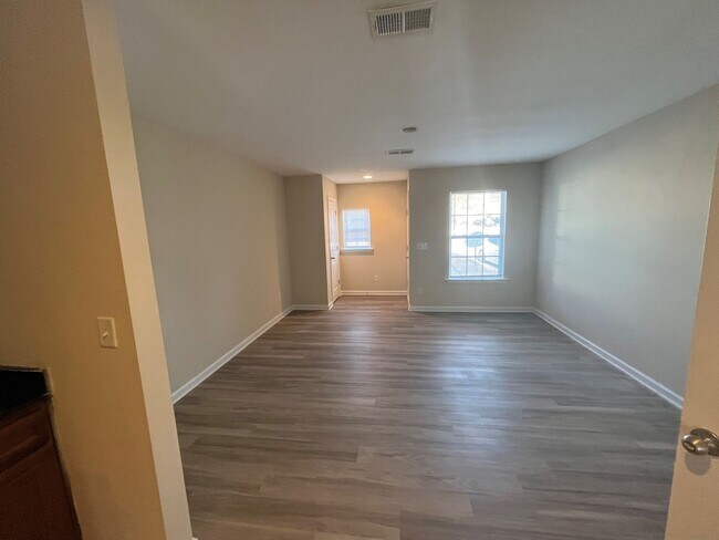 Foto del edificio - 3bd/2.5ba Townhouse in Northeast Columbia