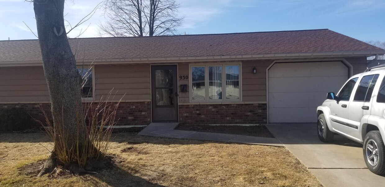 Foto principal - 930 Abrams St