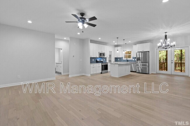 Building Photo - 5819 Hideaway Dr