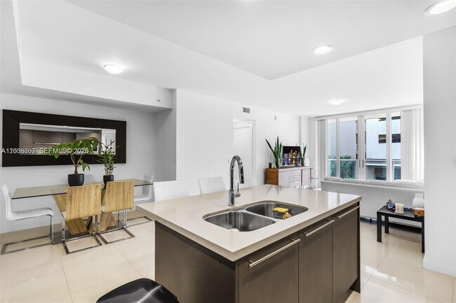 Foto del edificio - 7825 NW 107th Ave