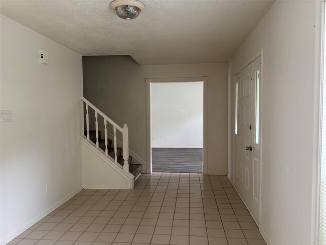 Building Photo - 15702 Pipers View Dr