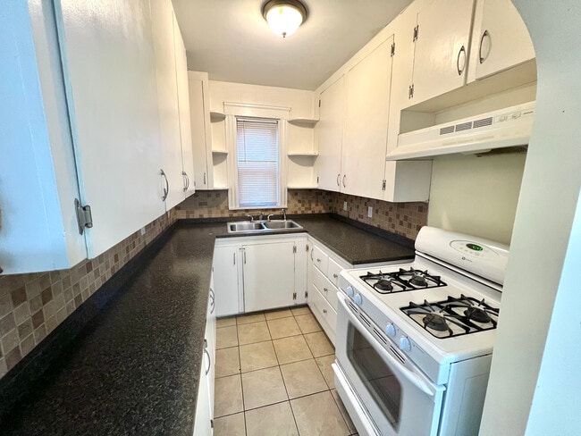 Foto del edificio - 36 Ferncliff Ave