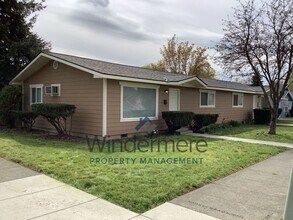 Building Photo - 105-107 Malcolm St