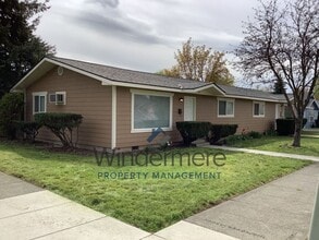 Building Photo - 105-107 Malcolm St