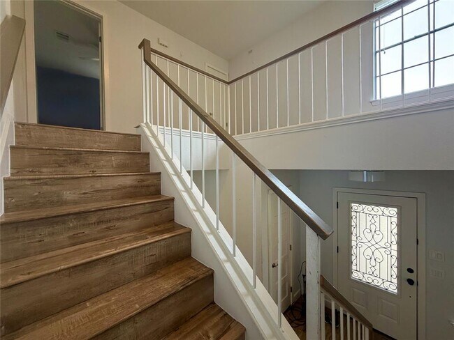 Building Photo - 17844 Park Valley Dr