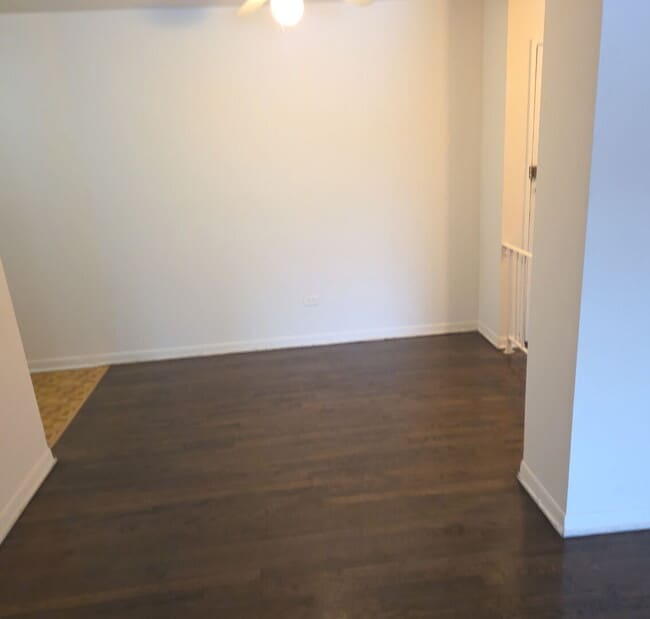 Building Photo - 6128 N Kenmore Ave