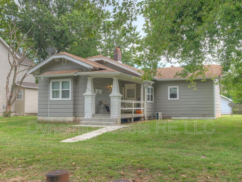 208 E Park St Unit B, Pittsburg, KS 66762 Condo for Rent in Pittsburg