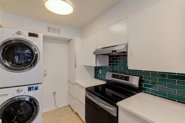 Foto del edificio - 355 N Post Oak Ln