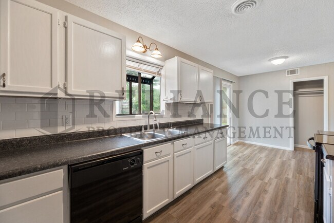 Foto del edificio - 2322 S Vine St